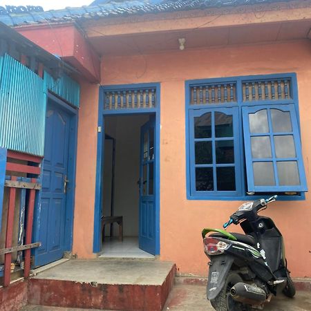 Cempaka Hostel Labuan Bajo Exterior foto